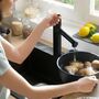 Кухонный смеситель Hansgrohe Zesis M33, 160 с вытяжным душем, sBox lite, черный матовый, 74804670
